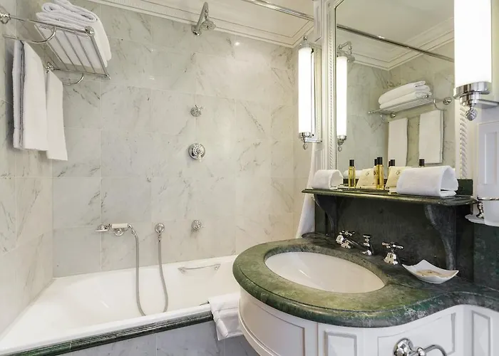 ルクセンブルク パルク ホテル パリ